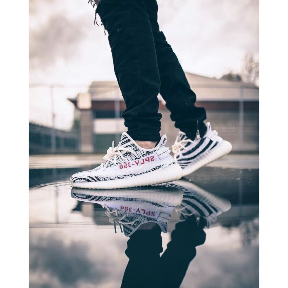 ✨adidas Yeezy Boost 350 V2 “Zebra” Sz 10.5 Sneakers✨